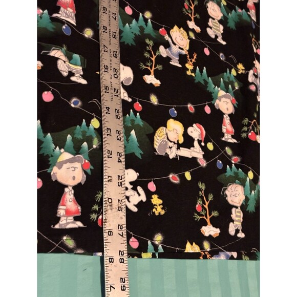 Charlie Brown Gang Medical Scrubs Snoopy Christmas XL EUC - Picture 13 of 14